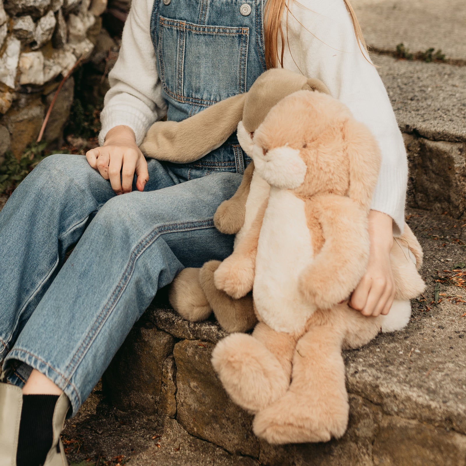 ぬいぐるみ  Medium Fudge Bunny Bashful Fudge Bunny with Personalized Red Jumper - Official Jellycat